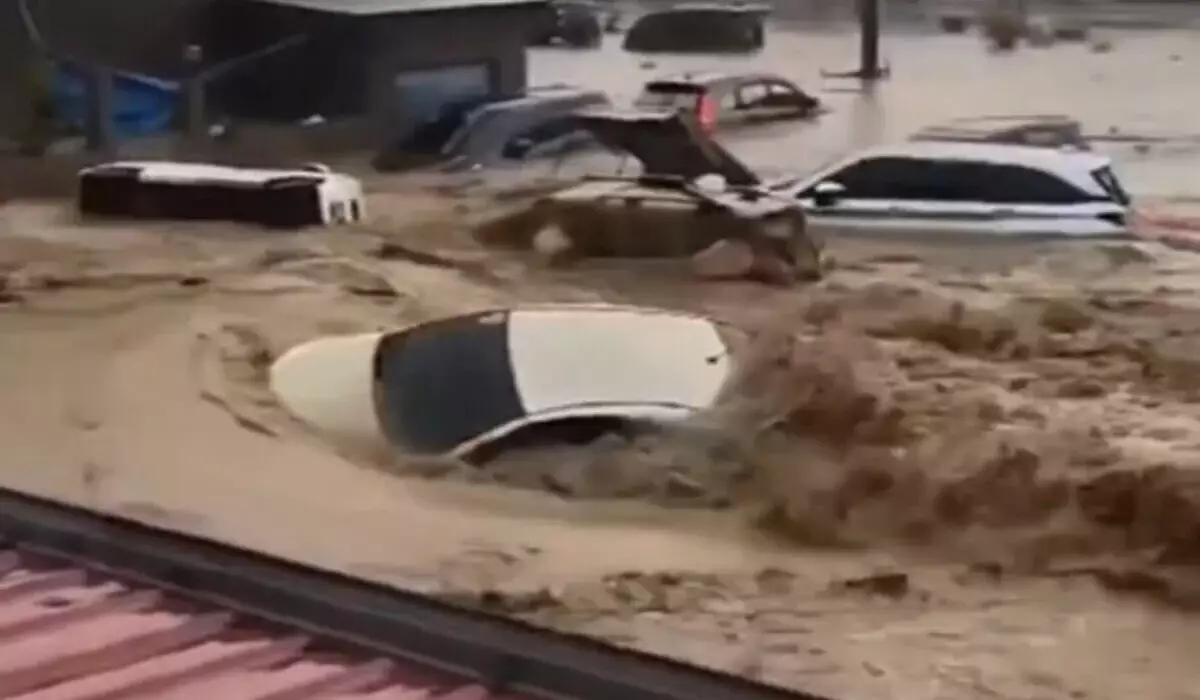 Тайфун обрушился на Филиппины: число погибших превысило 50 человек (ВИДЕО)