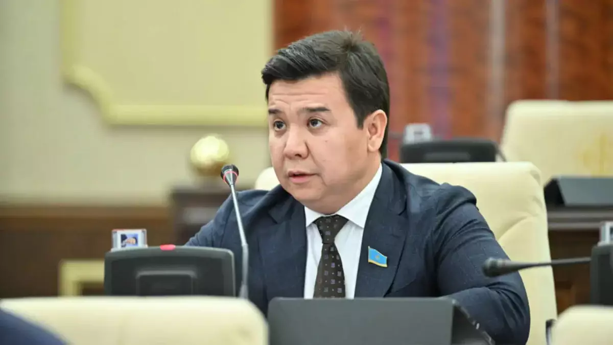 Мажилисмен Темир Кырыкбаев признал внебрачного ребенка от коллеги-депутата