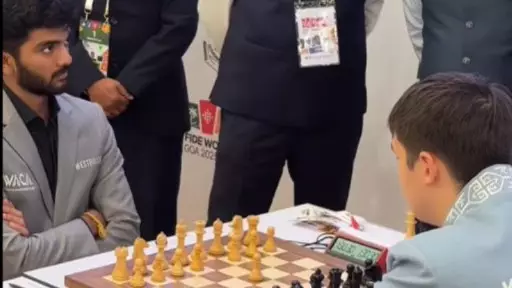 Кубок мира: Казыбек Ногербек сыграл вничью с чемпионом мира по шахматам Гукешем