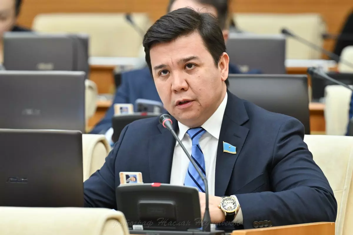 «Я не говорил, что он не мой сын»: депутат Темир Кырыкбаев опроверг слухи, распространившиеся в соцсетях