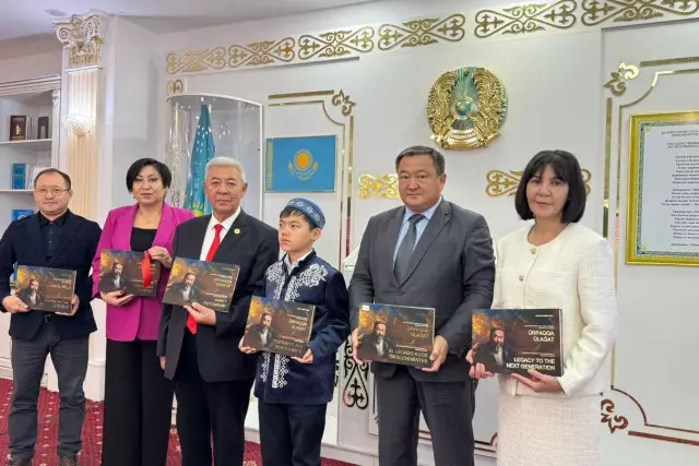 Айгүл Кемелбаева. Абайдың қара сөздері 7 тілде