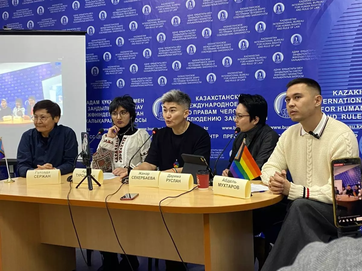 Феминистік белсенділер «ЛГБТ насихатына тыйым салуға» қарсылық білдірді