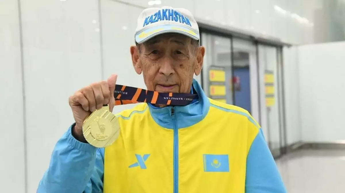 80-летний бегун из Казахстана стал лучшим на марафоне в Нью-Йорке