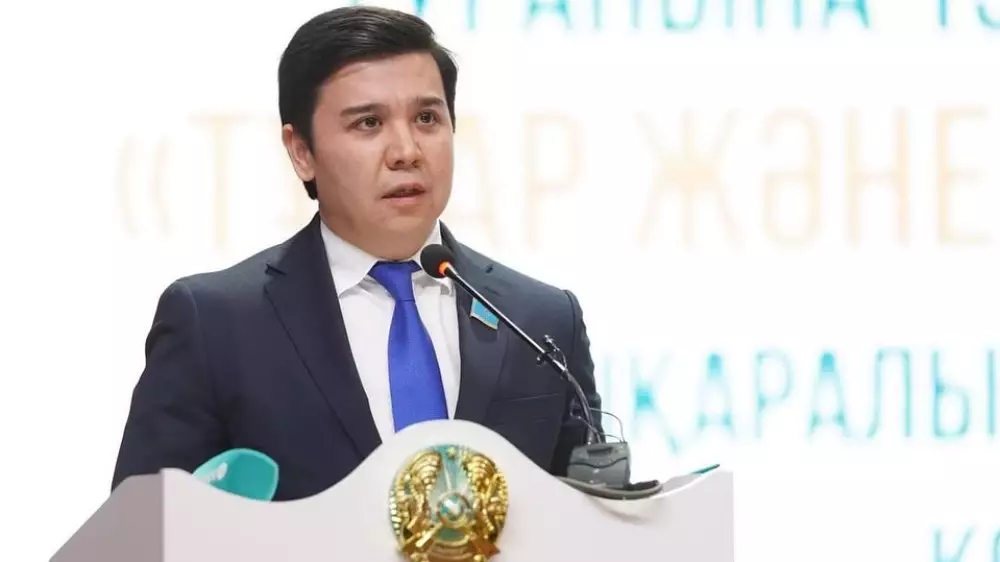 Мажилисмен ответил на слухи о токал и кресле в маслихате