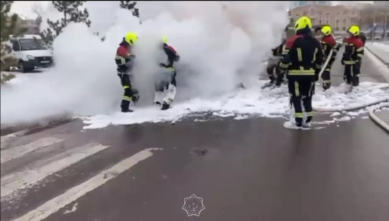 Машина загорелась в центре Астаны