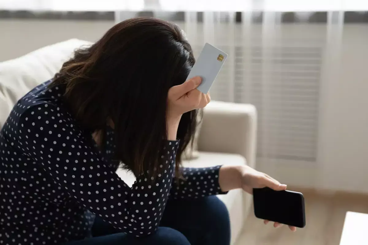 Казахстанцы больше не смогут переводить деньги во время звонков — новые правила банков - новости на Lada.kz 05.11.2025