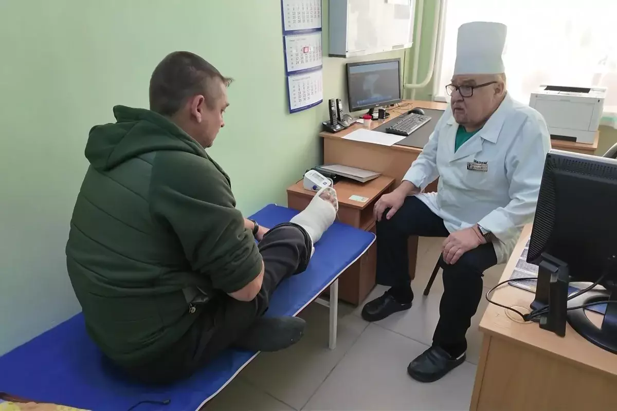 Первый гололёд и травмы: несколько десятков человек обратились за помощью к медикам