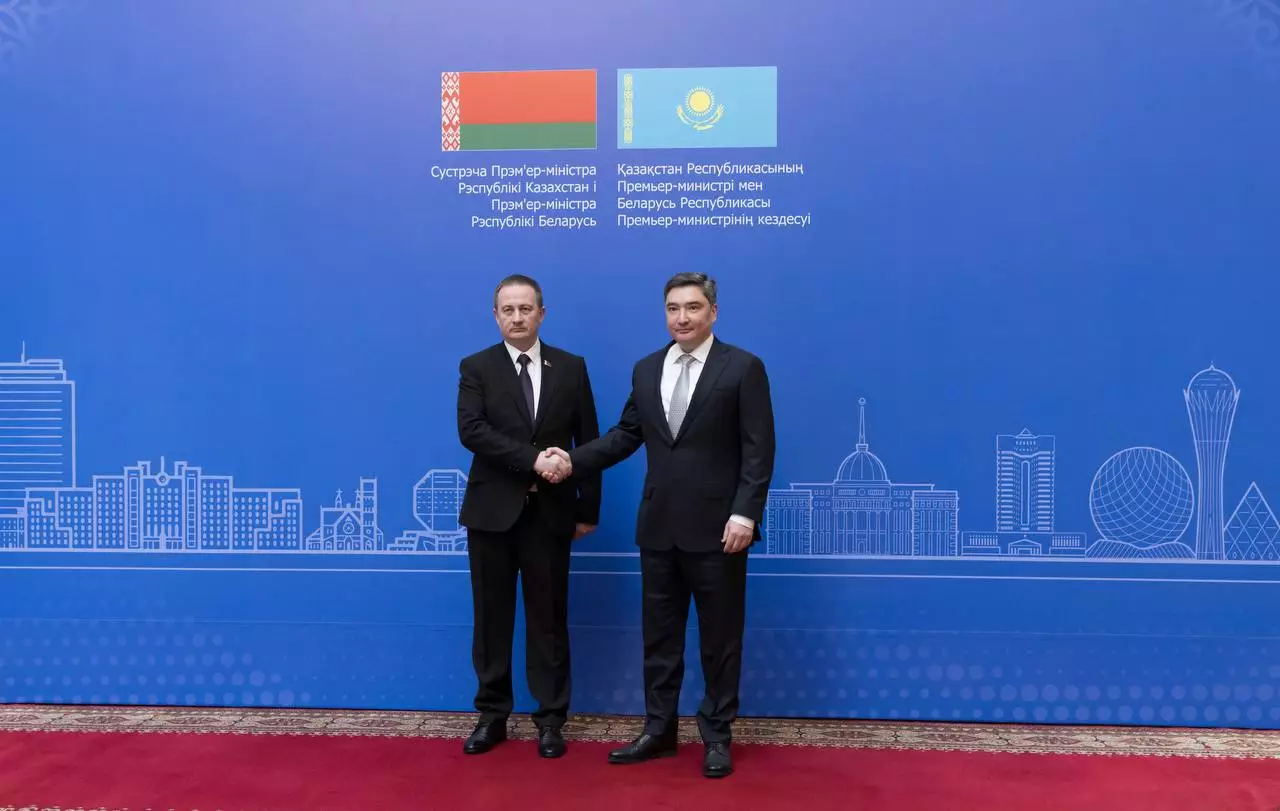 Казахстан и Беларусь подписали дорожные карты по укреплению промышленного сотрудничества.