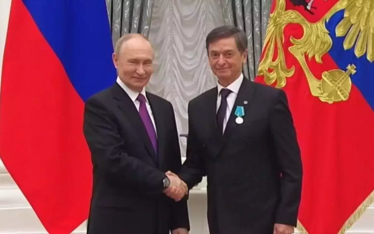 Путин вручил медаль Пушкина актеру из Астаны