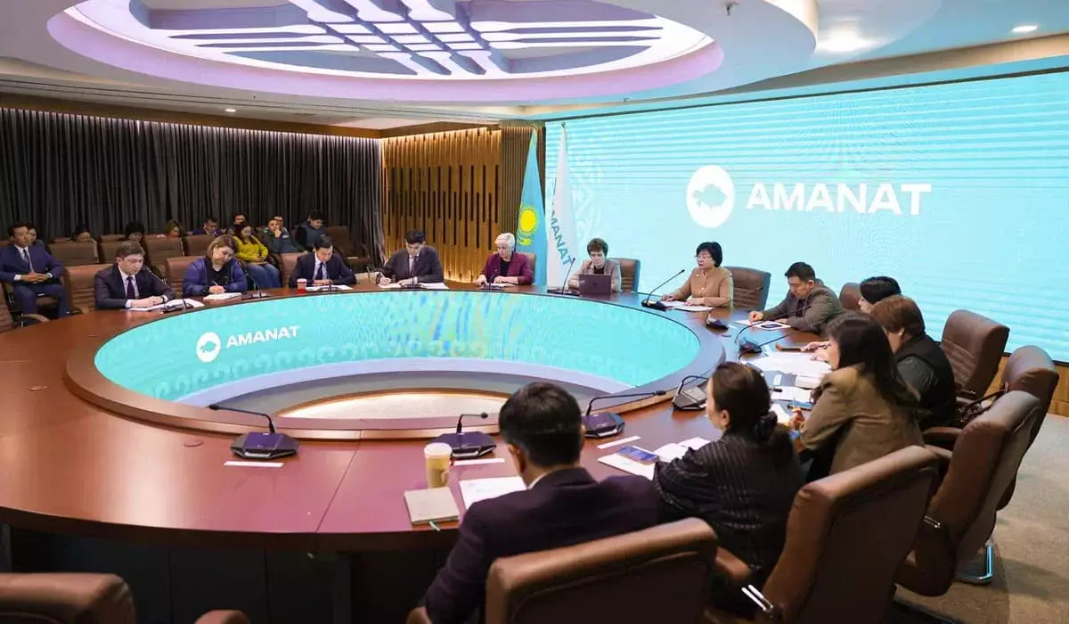 Цифровая грамотность: партия «AMANAT» оказывает всестороннюю поддержку учителям