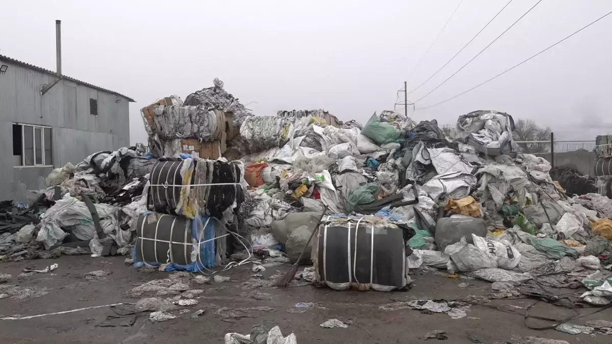 Алматы облысында пластик өңдейтін зауыт тұрғындардың тынысын тарылтты