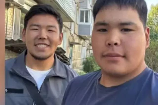 Біреуі көз жұмды: Түркістан облысында ағайынды екі жігітті пышақтап кетті