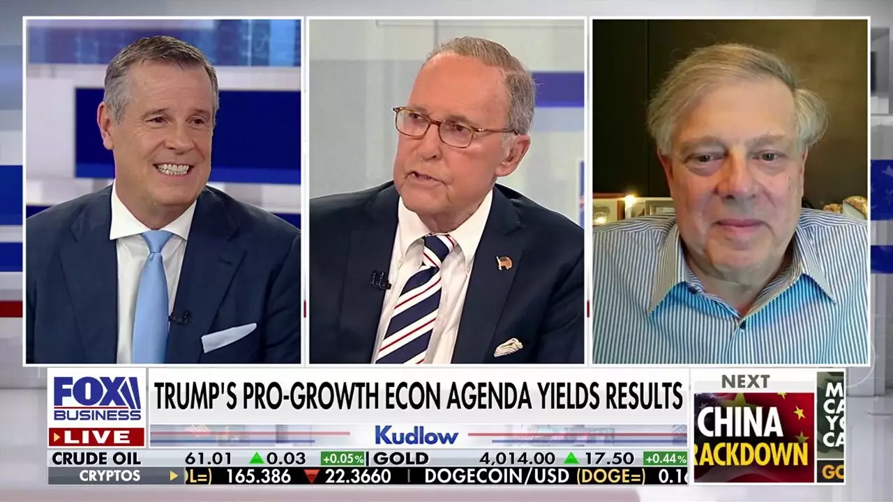 В октябре частный сектор США создал 42 000 рабочих мест, что превысило ожидания, сообщает ADP.