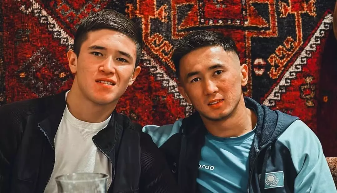 Ағайынды Сабырхандар баспана сыйлады (ВИДЕО)