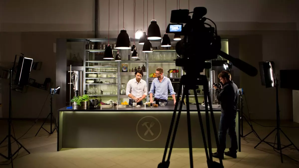 Мұғалім "аурумын" деп 1 жылға демалыс алып, екі аспаздық шоудың жұлдызына айналды