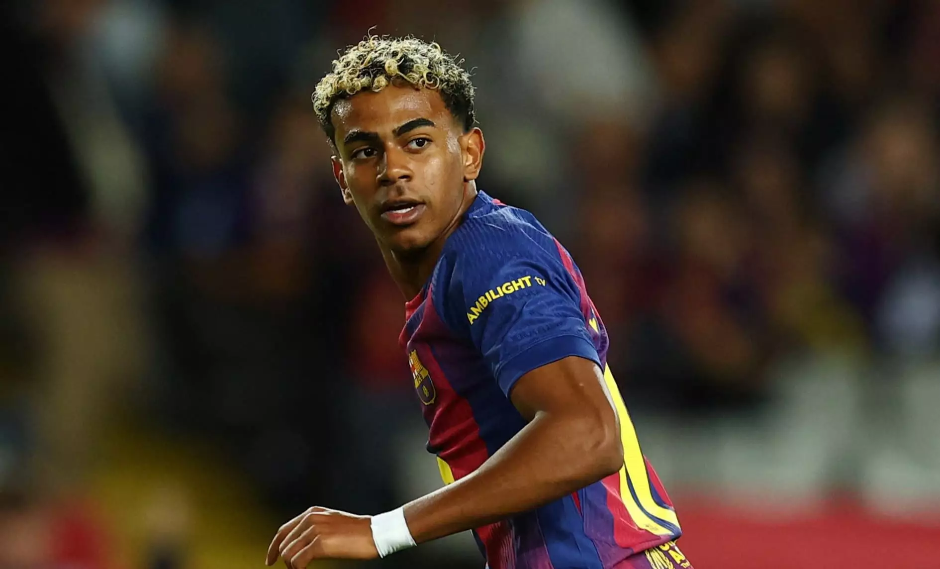 Максим видеоға түсіп қалады