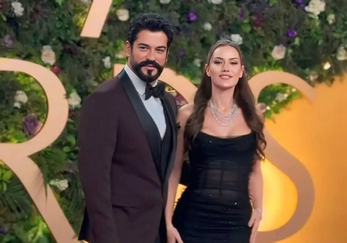 Звезда "Королек - птичка певчая" блистала в роскошных платьях