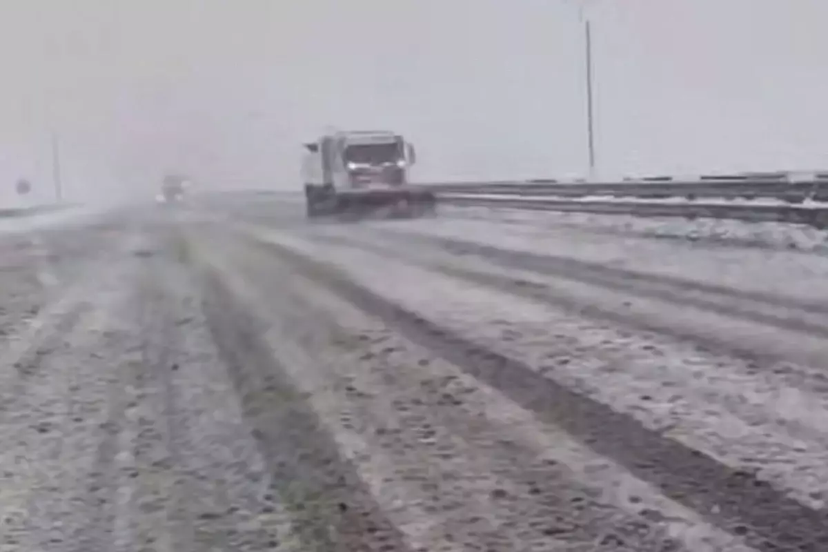 Из-за непогоды закрыты несколько трасс в трех южных регионах Казахстана