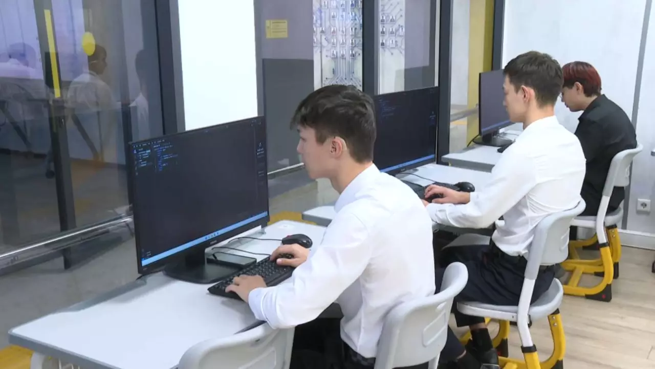 Семейде инклюзивті білім алу қажеттілігі бар студенттерге арналған хакатон өтті