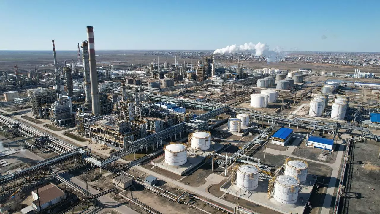 Аналитик S&P оценивает цели Казахстана по расширению нефтепереработки и энергобезопасности.