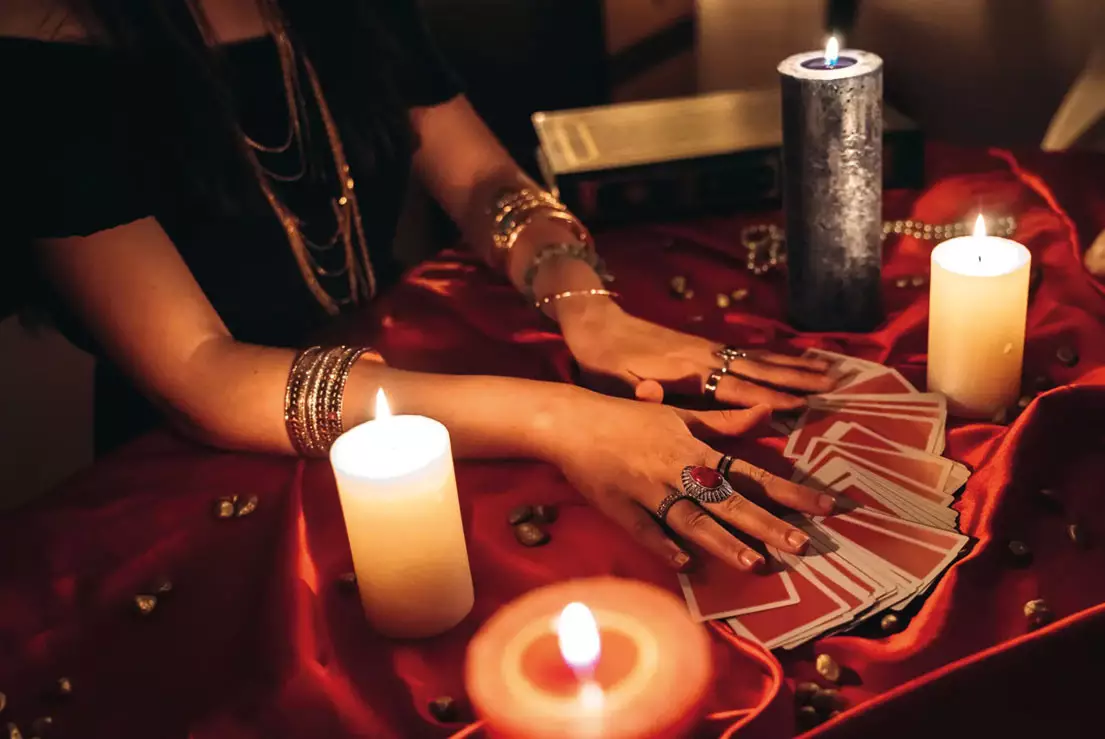 Просила помощи у гадалки — осталась без денег: в Петропавловске осудили мошенницу