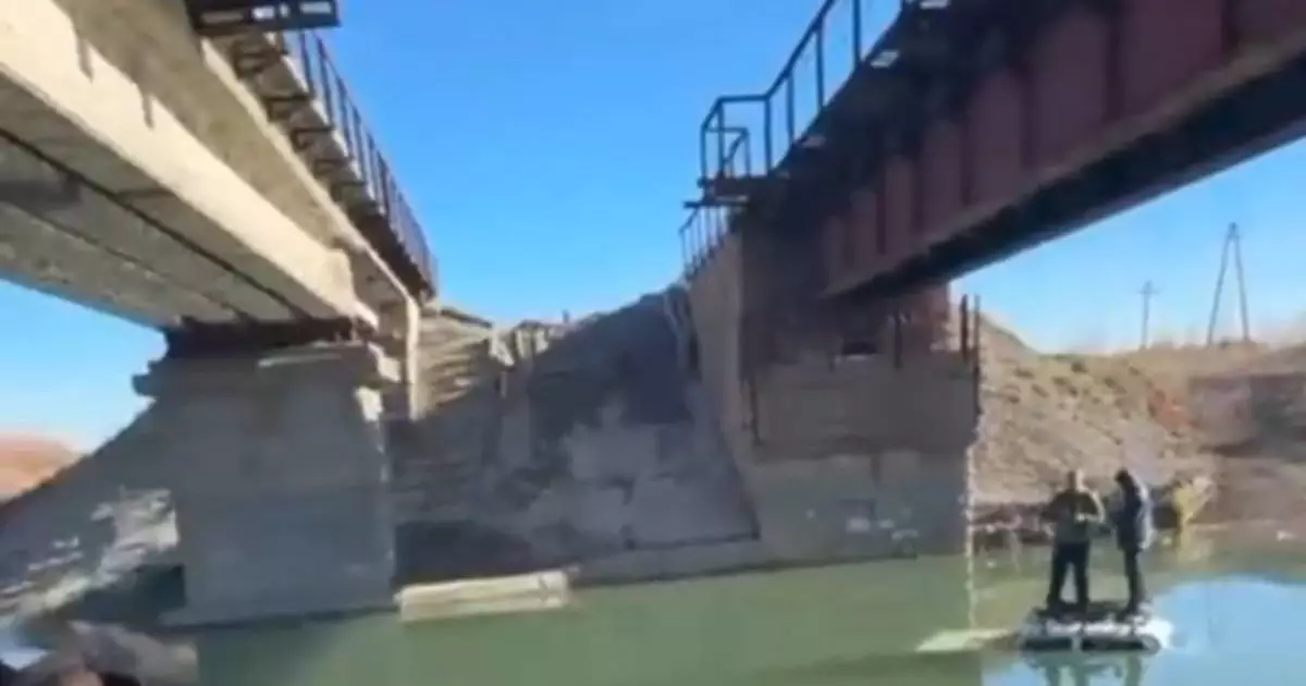  Түркістан облысында 2 адам мінген көлік суға түсіп кетті 