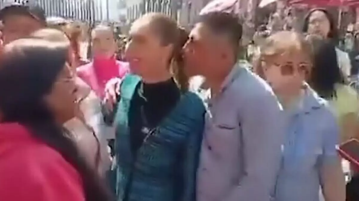 Мужчину арестовали после попытки поцеловать президента Мексики