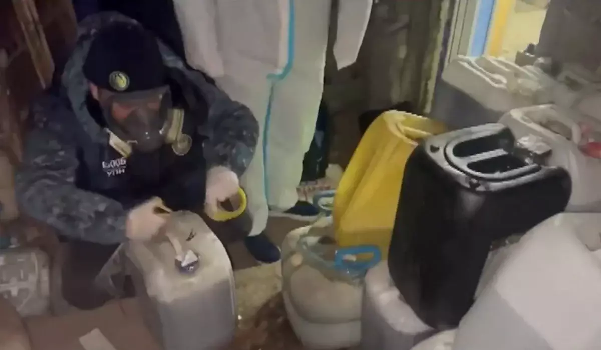 Получали «зарплату» криптовалютой: спецназ устроил облаву в Караганде (ВИДЕО)