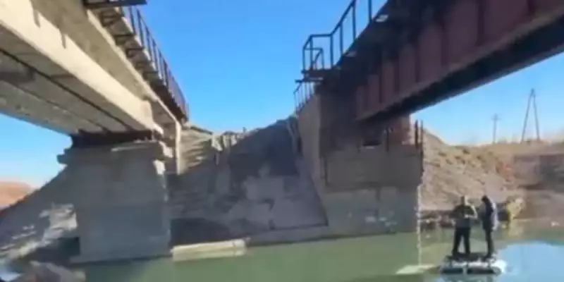 Түркістан облысында 2 адам мінген көлік суға түсіп кетті