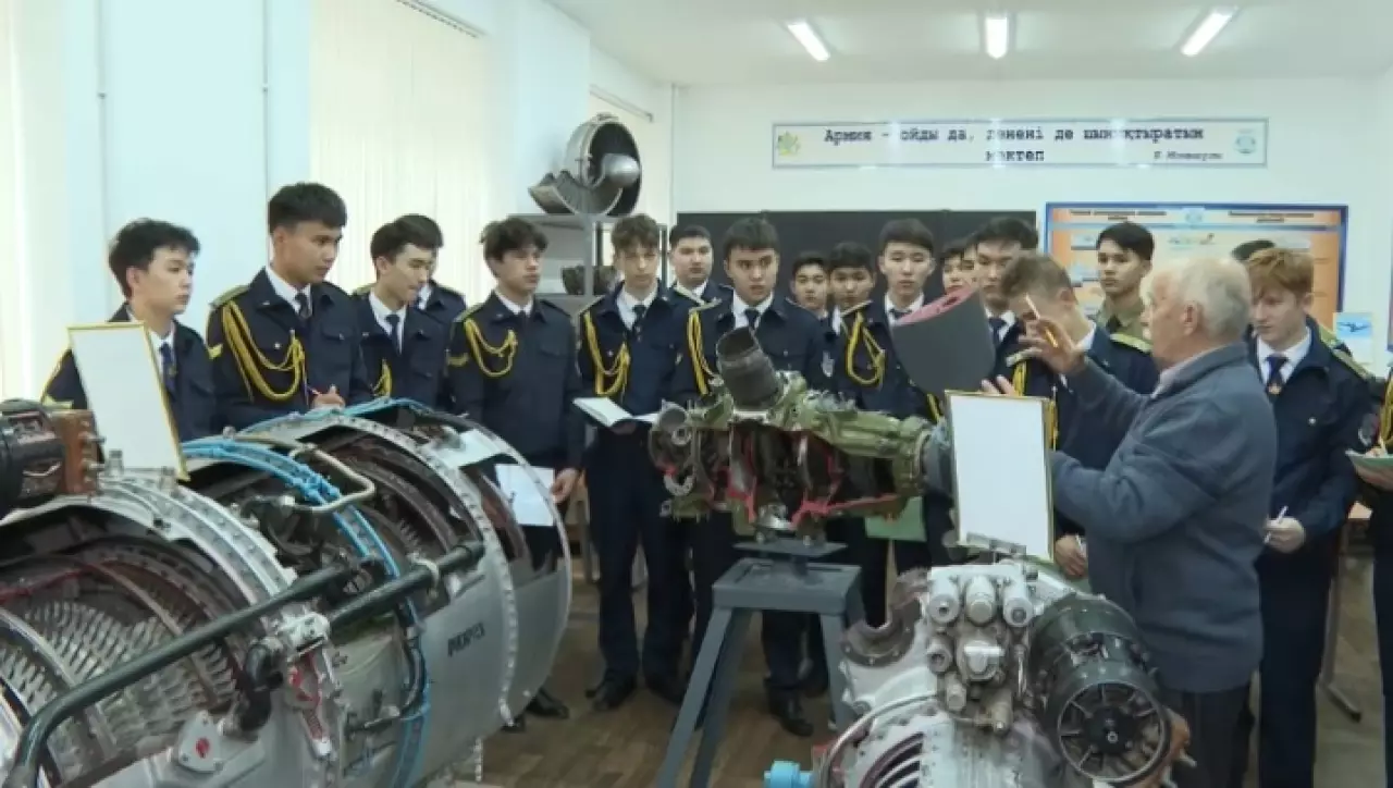 Классы юных летчиков открылись в Военном институте СВО