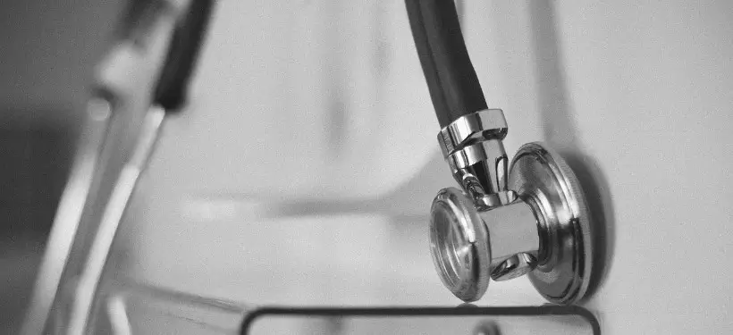 Казахстанка выиграла суд у трех медучреждений после смерти 16-летнего сына