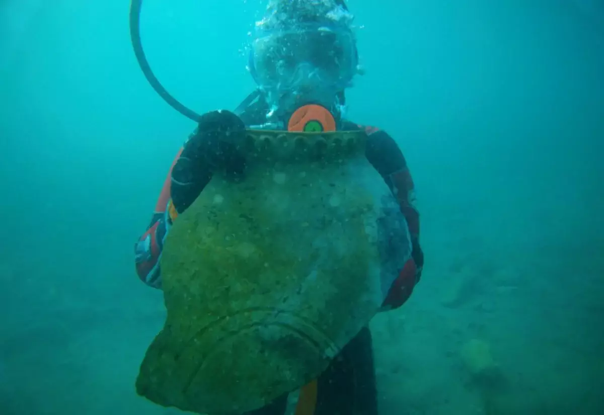 На дне Иссык-Куля археологи нашли мусульманский некрополь XIII–XIV веков