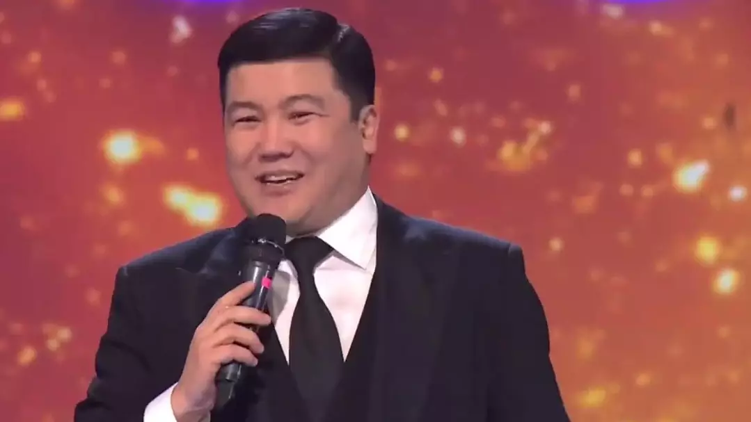 Ішімдік ішкен әйелдің траншақтанып жатқаны туралы порно видео