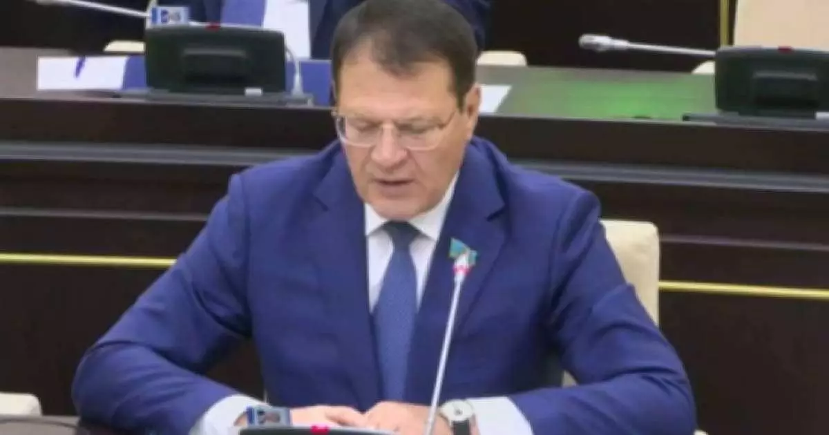  Сенатор Андрей Лукин әскердегі әлімжетікке алаңдаушылық білдірді 