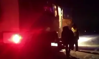 35 иностранцев эвакуировали из сломавшегося автобуса в Акмолинской области