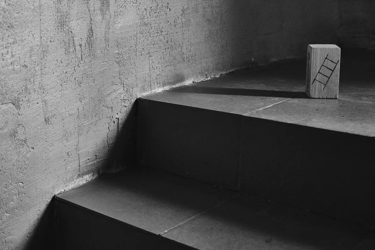 Мужчина погиб от удара током в подвале дома в Петропавловске