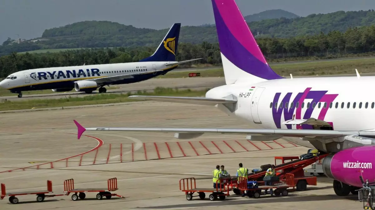 В США отменяют рейсы в крупнейших аэропортах из-за шатдауна