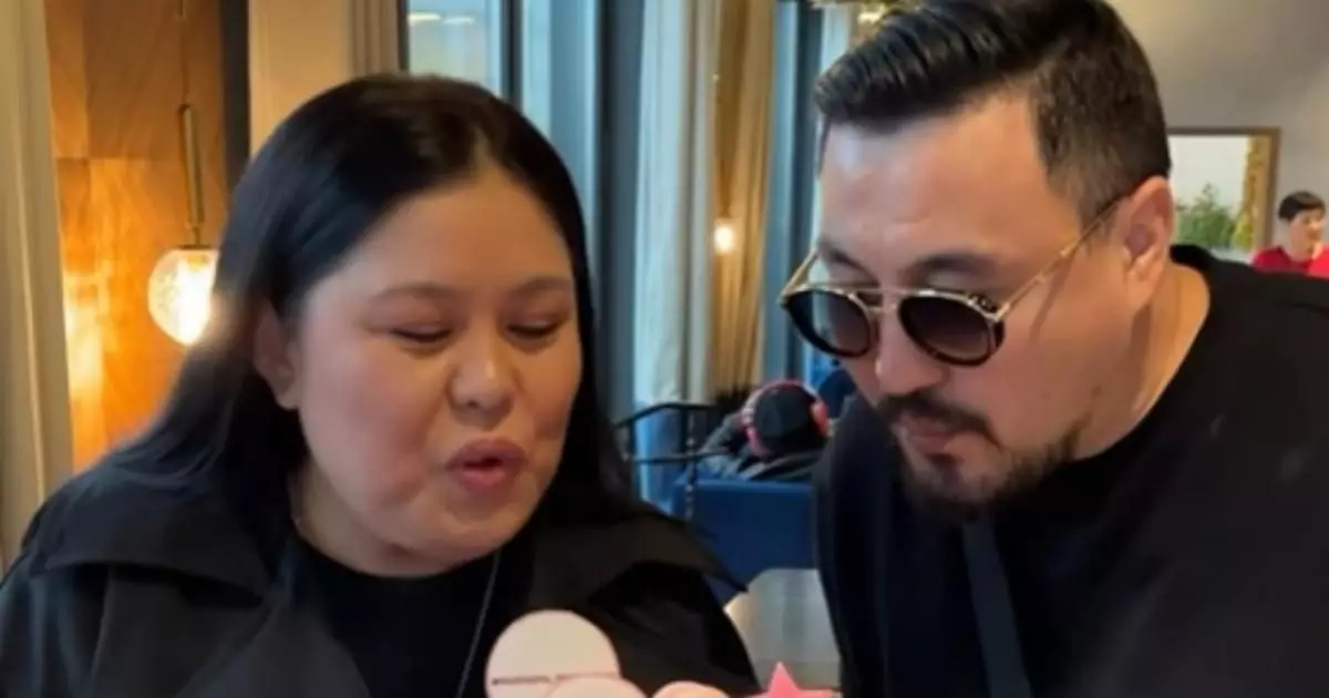 "Үйіңнің тірегі бол": Дариға Бадықованың анасы Олжас Абаймен кездесті