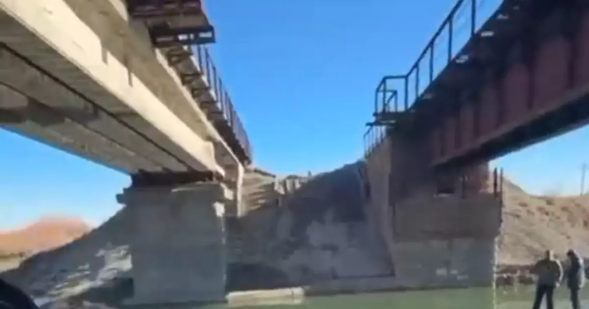   Түркістан облысында екі адам мінген жеңіл көлік суға түсіп кетті   