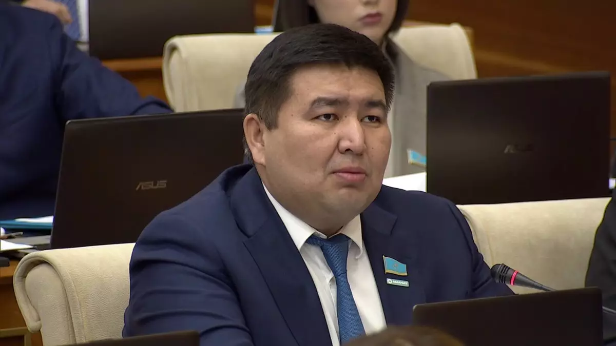 Халық кредитке тұншықты, ал банктер миллиардтап пайда табуда – депутат