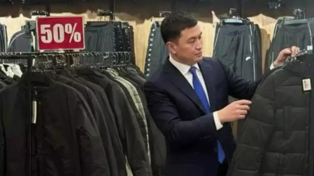 Аким Экибастуза увидел в Instagram шутку про себя и пришел в магазин