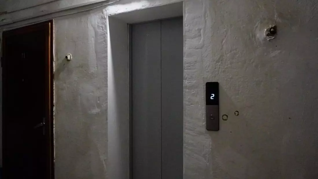 Астанада мас ер адам лифт шахтасына құлап, тағы бір тұрғын ішінде қысылып қалды