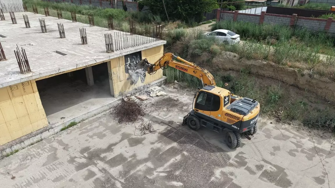 Алматыда заңсыз сауда нысандары бұзылды