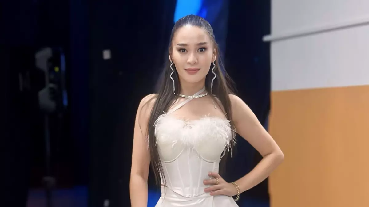 Певица Индира Елемес заявила о рейдерском захвате и попросила защиты у президента