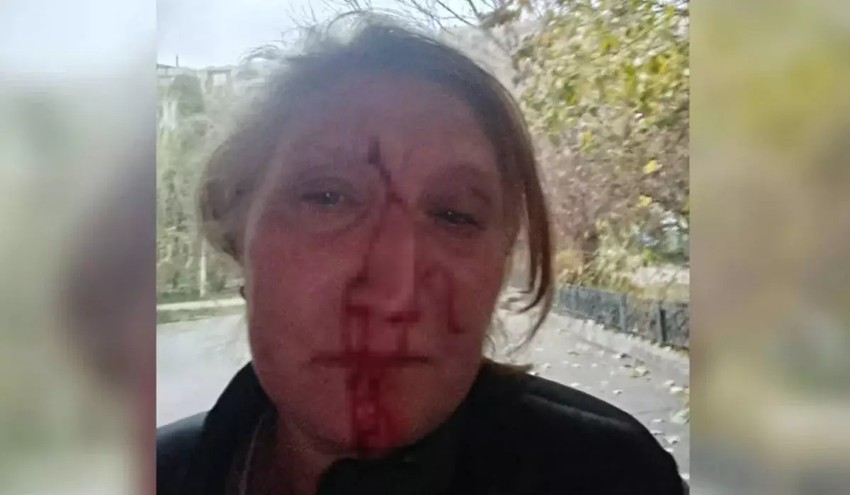 Курьер ударил охранницу ЖК после замечания в Алматы