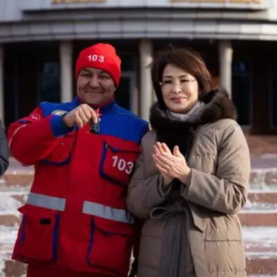 В Костанае торжественно передали 50 новых автомобилей скорой помощи