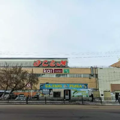 В Астане пожарные тушат возгорание на рынке &#8220;Асем&#8221;