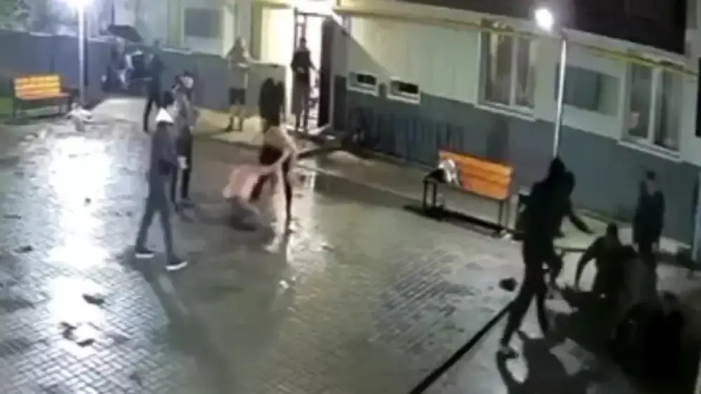 В Алматы избили охранника жилого комплекса — шестеро задержаны