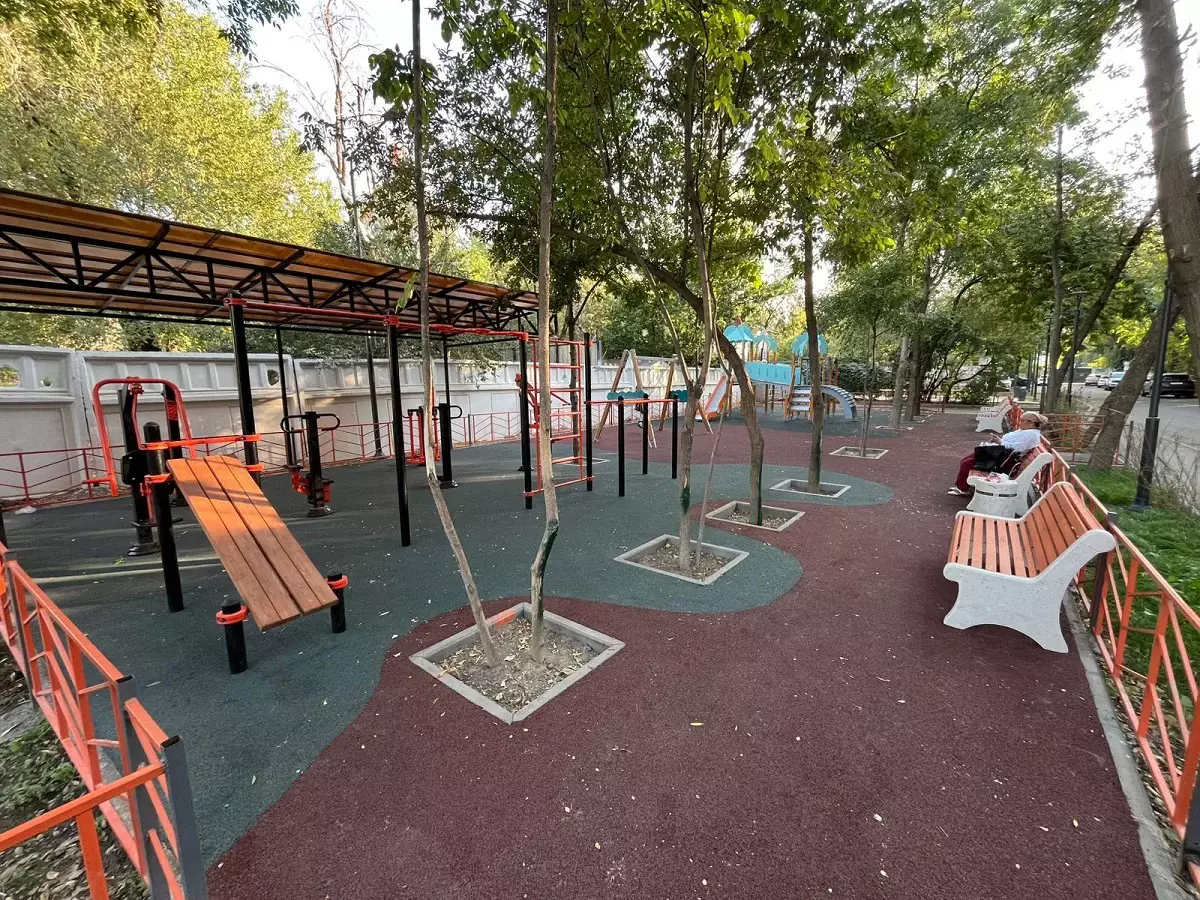 В Ауэзовском районе Алматы благоустраивают 4 сквера и микрорайон Сайран