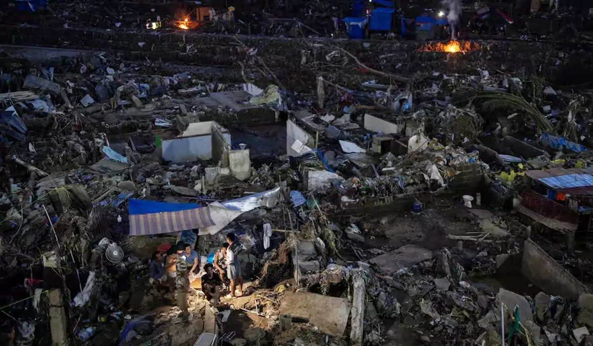 Жойқын дауыл келе жатыр: Вьетнам туристер көп келетін әуежайын жапты